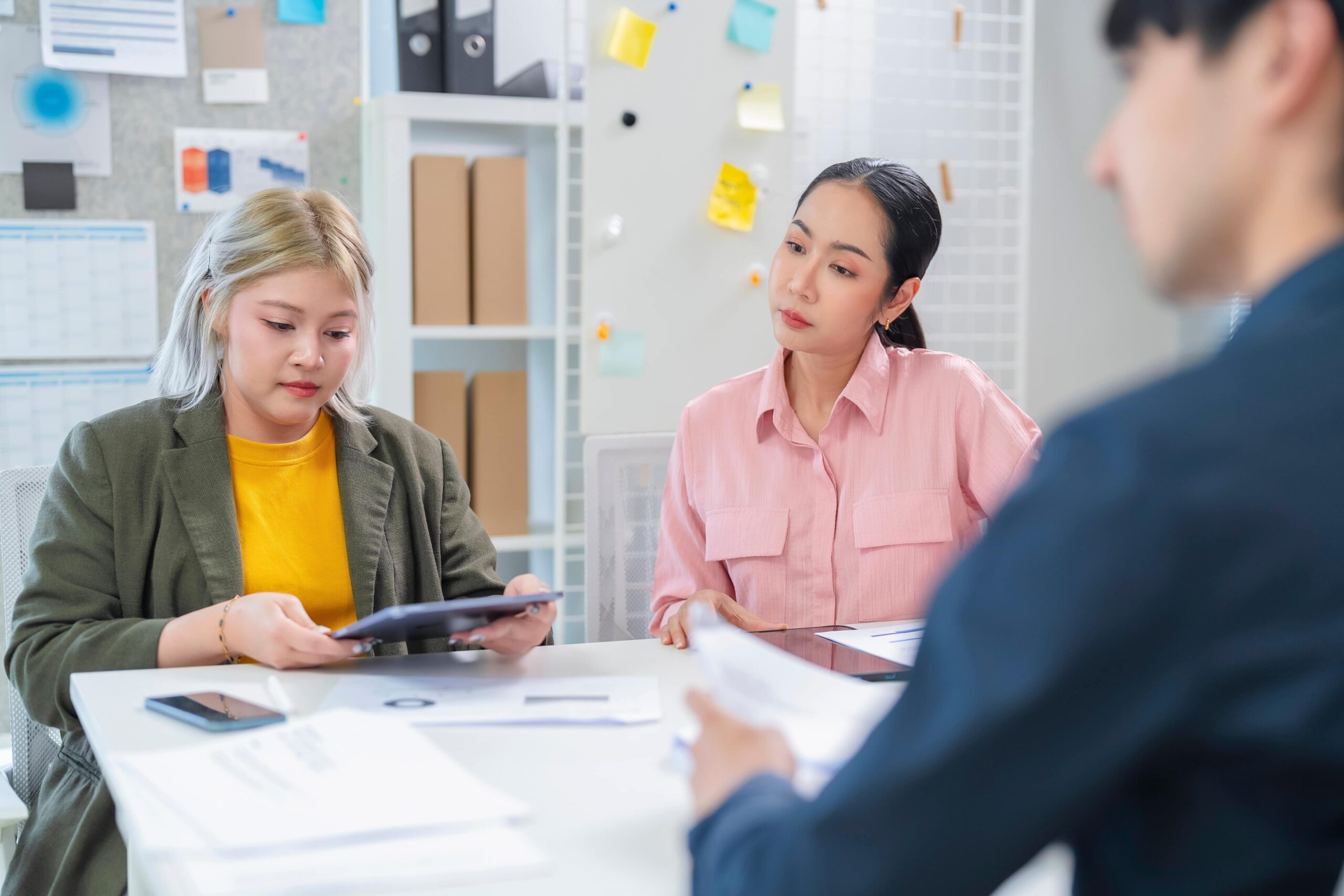 Authenticity in content marketing shown through balance of AI automation and human strategy