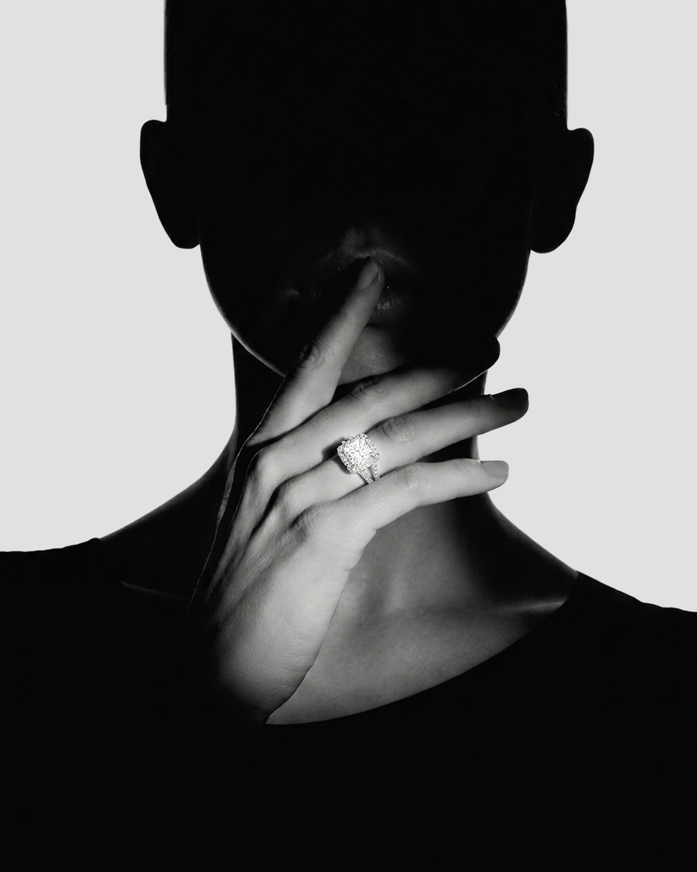 Doenara: a ring on a hand at the lips, in black and white